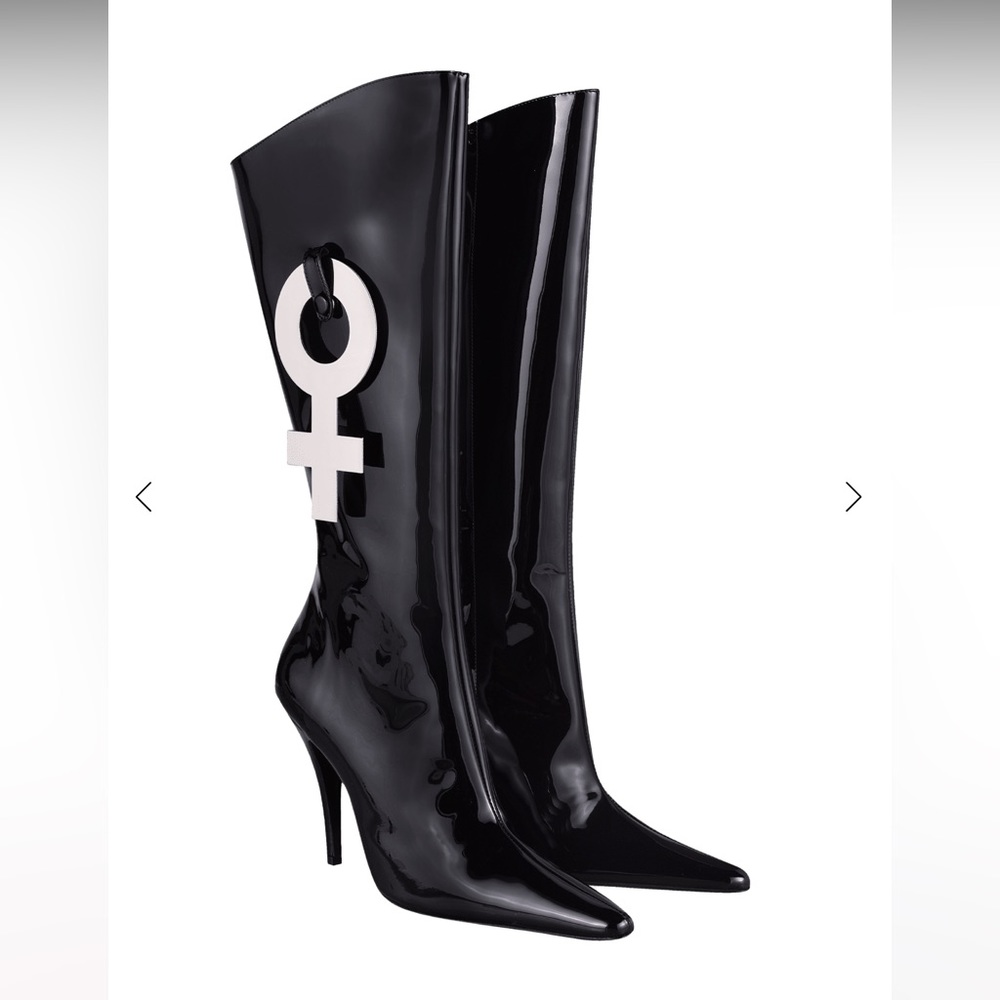 SOLD OUT SIZE 39 Agent Ptovacateur Monike Black patent boots